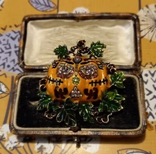 VINTAGE STYLE GOLDTONE PUMPKIN HALLOWEEN BROOCH VERY SPARKLY