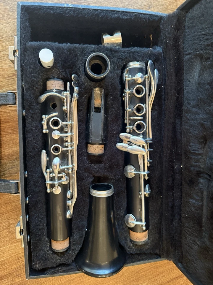 VITO BY LEBLANC ESTUDIANTE MODELO 7214 CONCIERTO O BANDA DE MARCHA CLARINETE LISTO USADO EN EXCELENTE ESTADO Foto 2 de 4