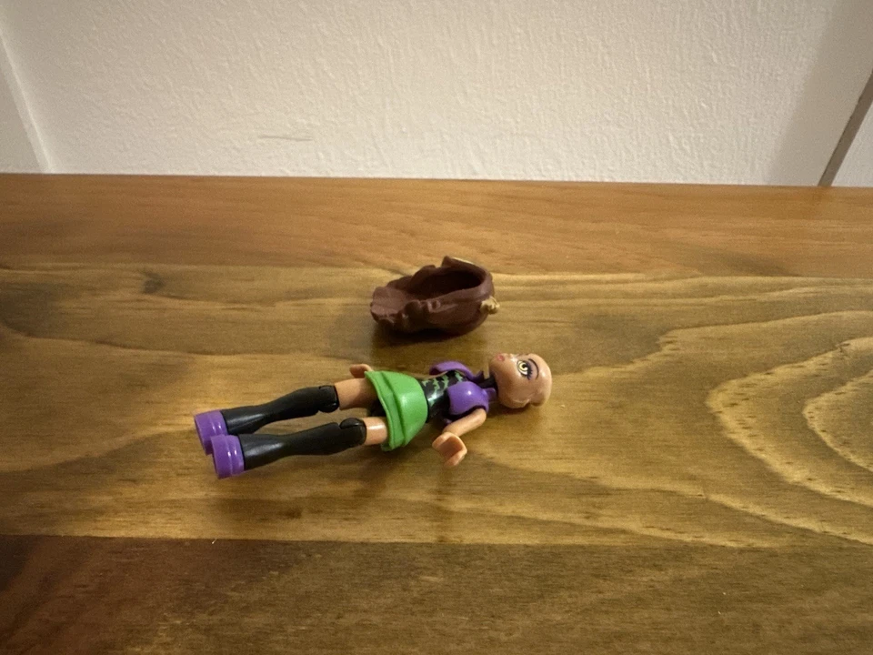 Mega Construx Monster High Monsterific Figure Replacement Clawdeen - Image 4 of 4