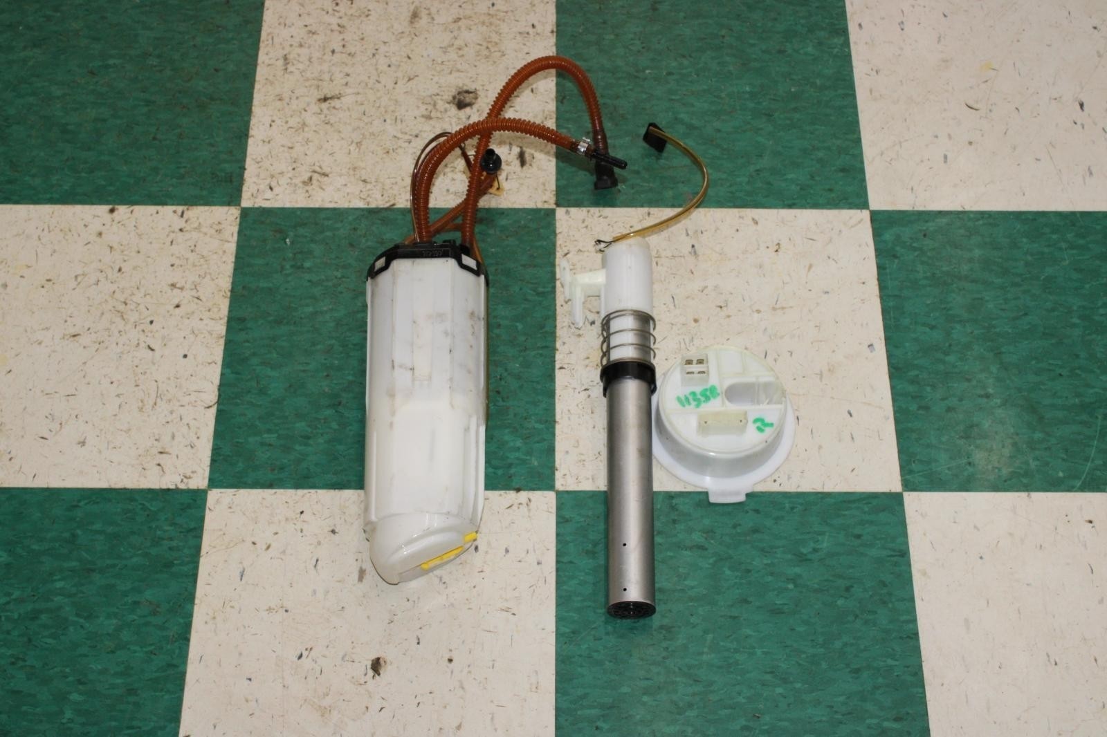 13-18 Flying Spur 6.0L Motor Engine RH Right Gas Fuel Pump Unit OEM OE Factory