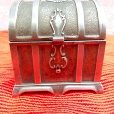 Rechteckige Vintage Metall versilbert Schatztruhe Schmuckschatulle 3" hoch