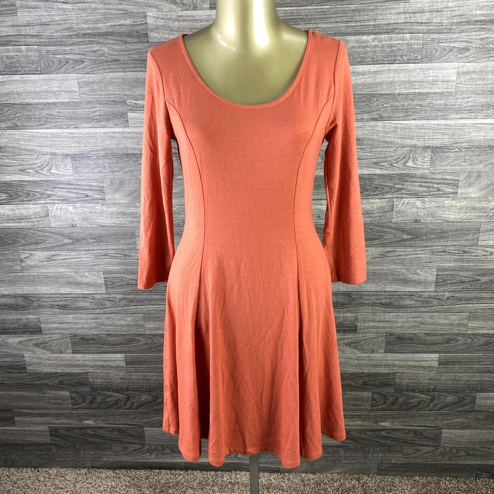 FOREVER 21 Scoop Neck 3/4 Sleeves Knit Orange Shift Dress Women's Size Medium - Image 2 of 4