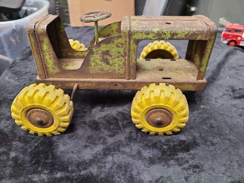 Tractor topadora de juguete verde 13" de acero prensado cargador lumar de elevación alta de colección de los años 50 Foto 4 de 4
