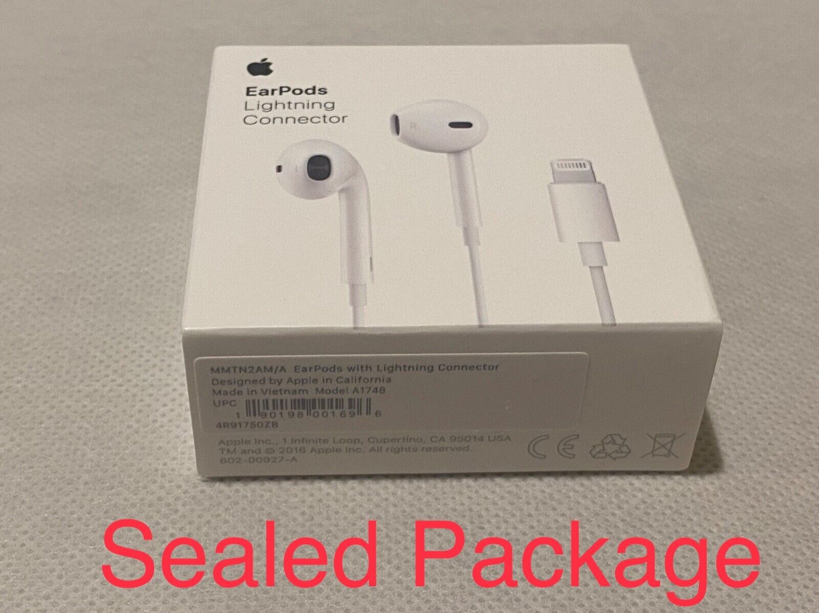 Apple EarPods Headphones with Lightning Connector, Wired Ear Buds for  iPhone with Built-in Remote to Control Music, Phone Calls, and Volume