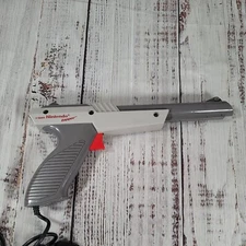 Original 1985 Nintendo NES Zapper Duck Hunt Gun Authentic NES-005 Gray