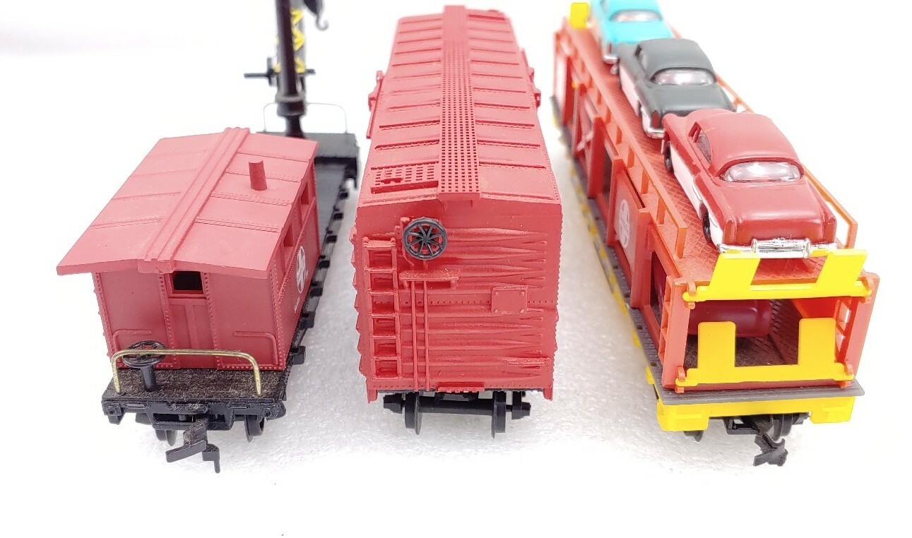 HO Gauge Santa Fe ATSF Derrick Crane, Auto Loader w/ 5 Cars and High Cube Boxcar
