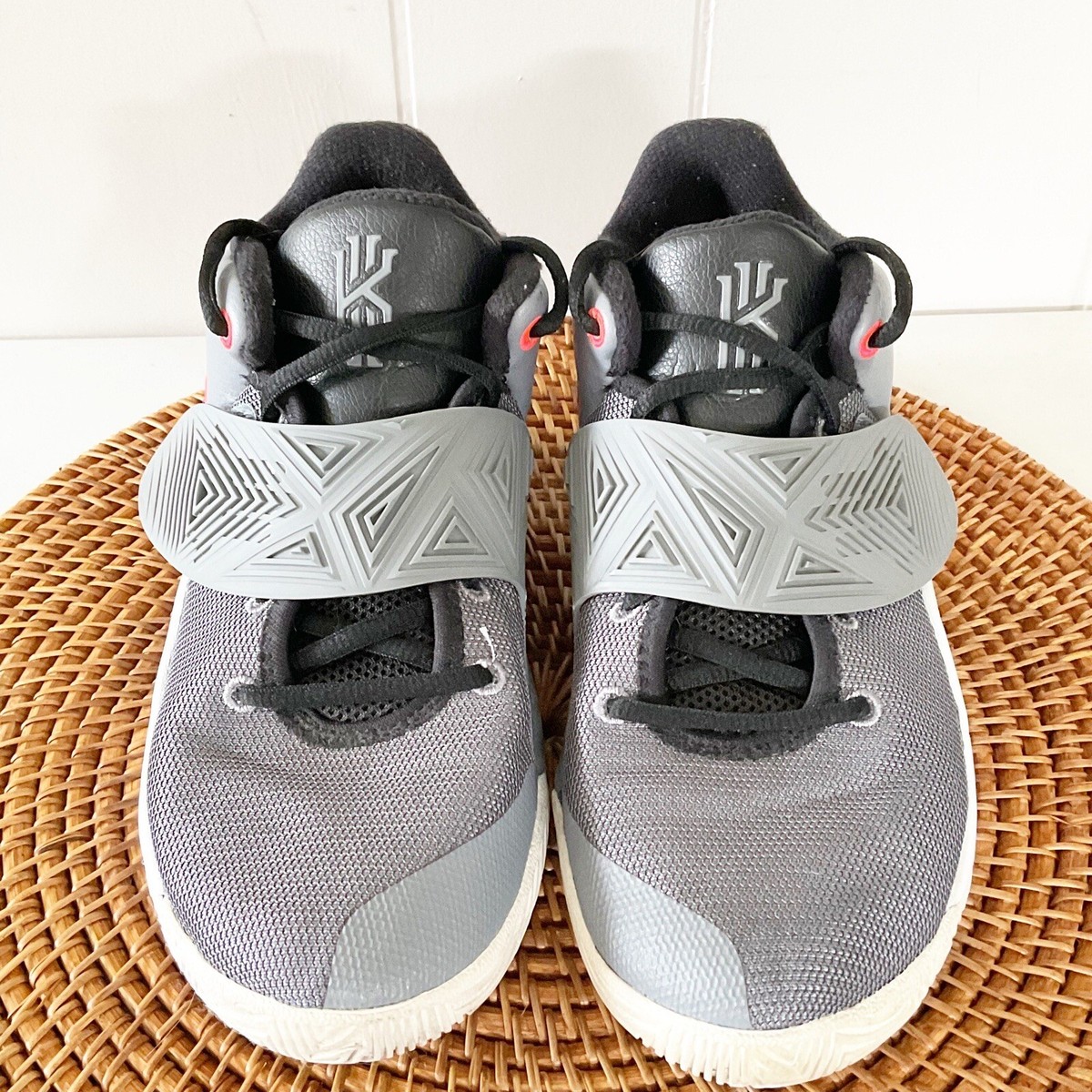 Kyrie Irving Nike Basketball Shoes 7Y