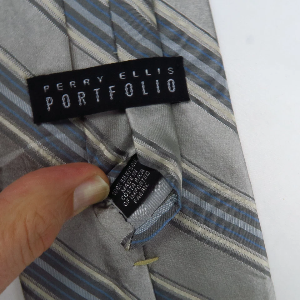 Corbata de Colección Perry Ellis Portafolio Gris Azul Diagonal Rayas 57x4 Clásica Foto 3 de 4