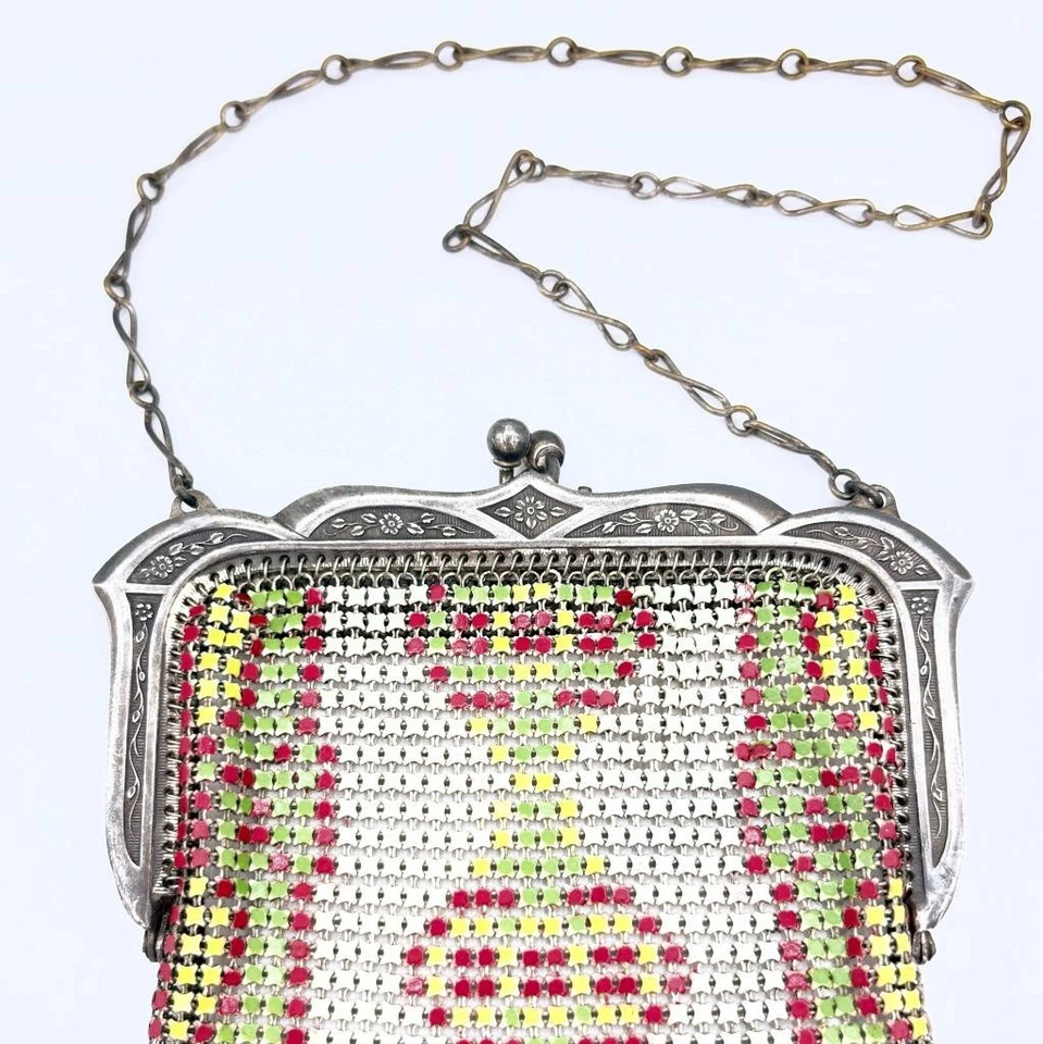 Diseño geométrico rojo Art Deco Whiting & Davis y marco floral tono plateado Foto 3 de 4