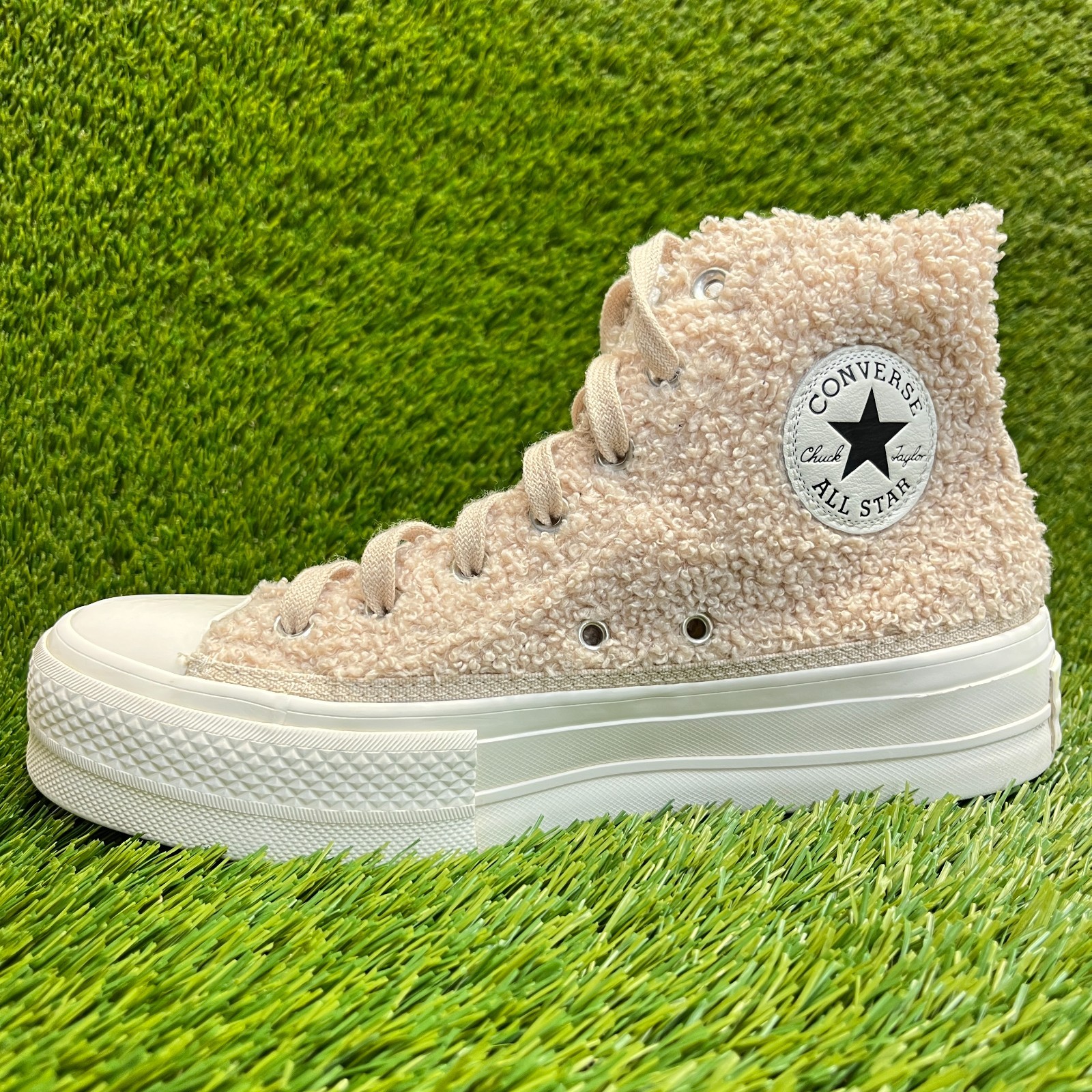 Converse Chuck Taylor All Star Womens Size 8 Beige White Athletic Shoes Sneakers thumbnail 3
