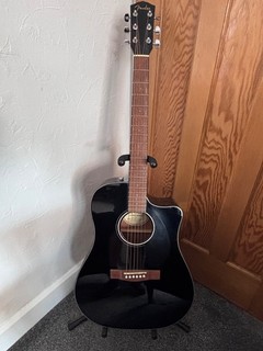 fender acoustic electric right handed guitar MODEL CD 60SCE in Stand & Capo