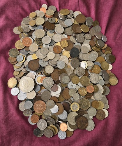 10 pounds of mixed bulk World Coins. ~800 foreign coins. (lot #90)