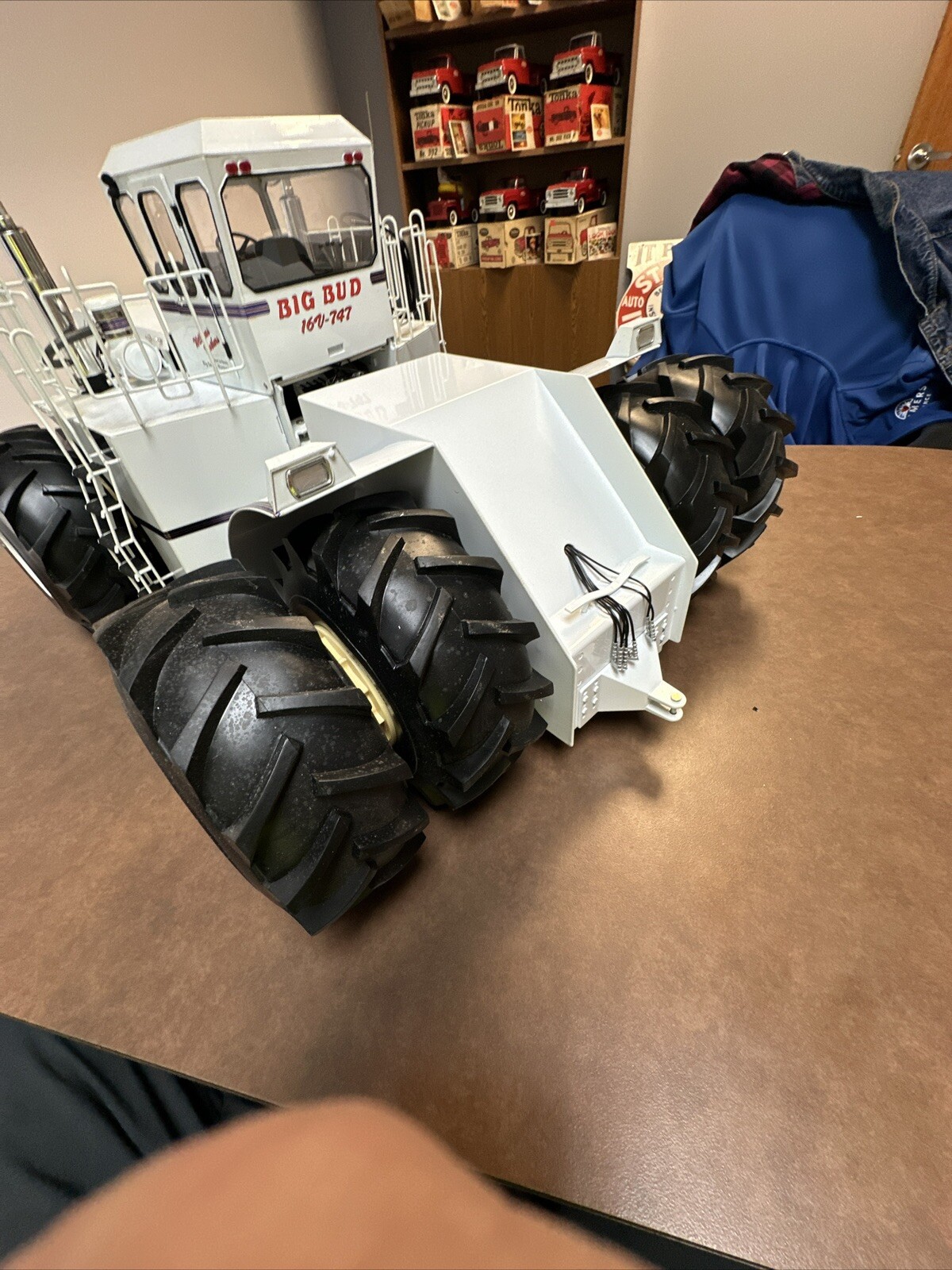 Big Bud Toy Tractor 1/16th 16V747 900 H.P. Williams Bros. Very Nice