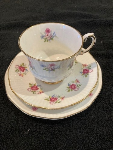 Vintage Teacup Trio, Elizabeth Bone China
