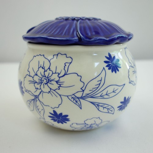 Grasslands Road Ceramic Blue & White Cheese or Butter Bowl - Picture 4 of 8