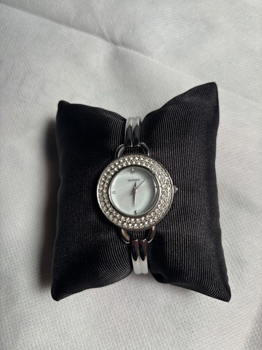 Sekonda No. 4222 ladies silver with crystal and mother or pearl face watch, used - Picture 6 of 6