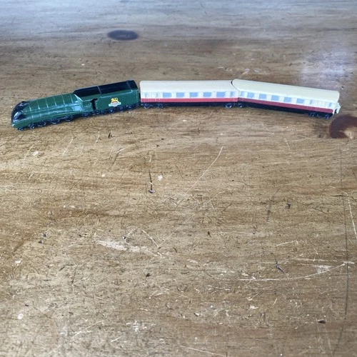 RARE VINTAGE DINKY TOYS #798 EXPRESS PASSENGER TRAIN WITH 2 CARRIAGES #399