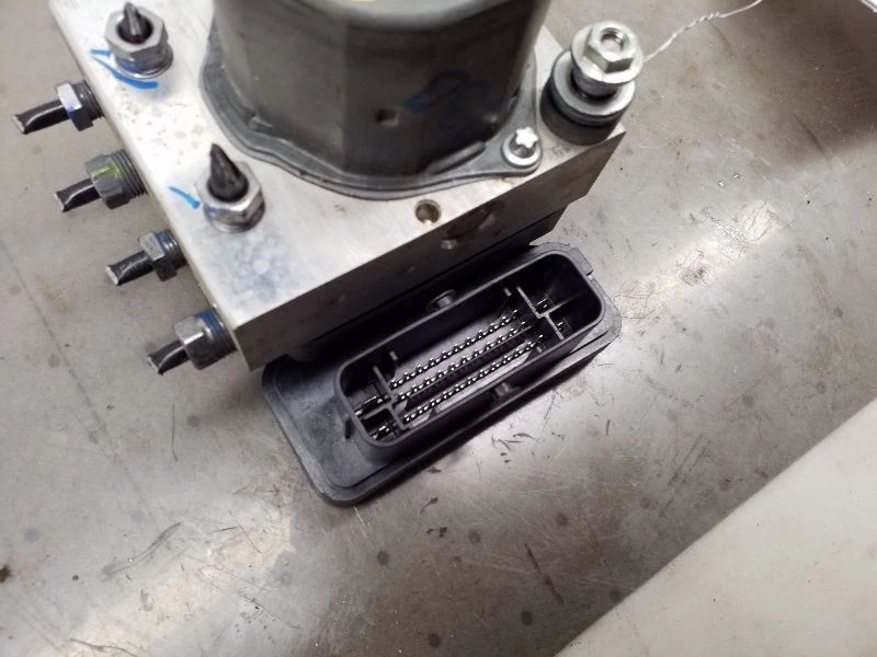 Bomba ABS con módulo motor compatible con furgoneta PROMASTER 1500 14-15 629211 Foto 3 de 4