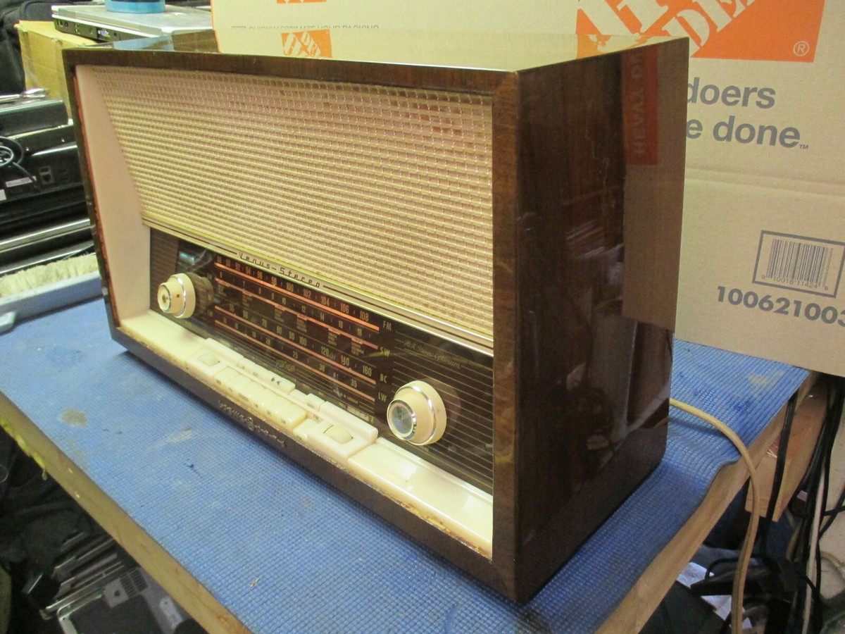 German radio Fonovox by Loewe Opta Venus Stereo Type 06770W, fully
