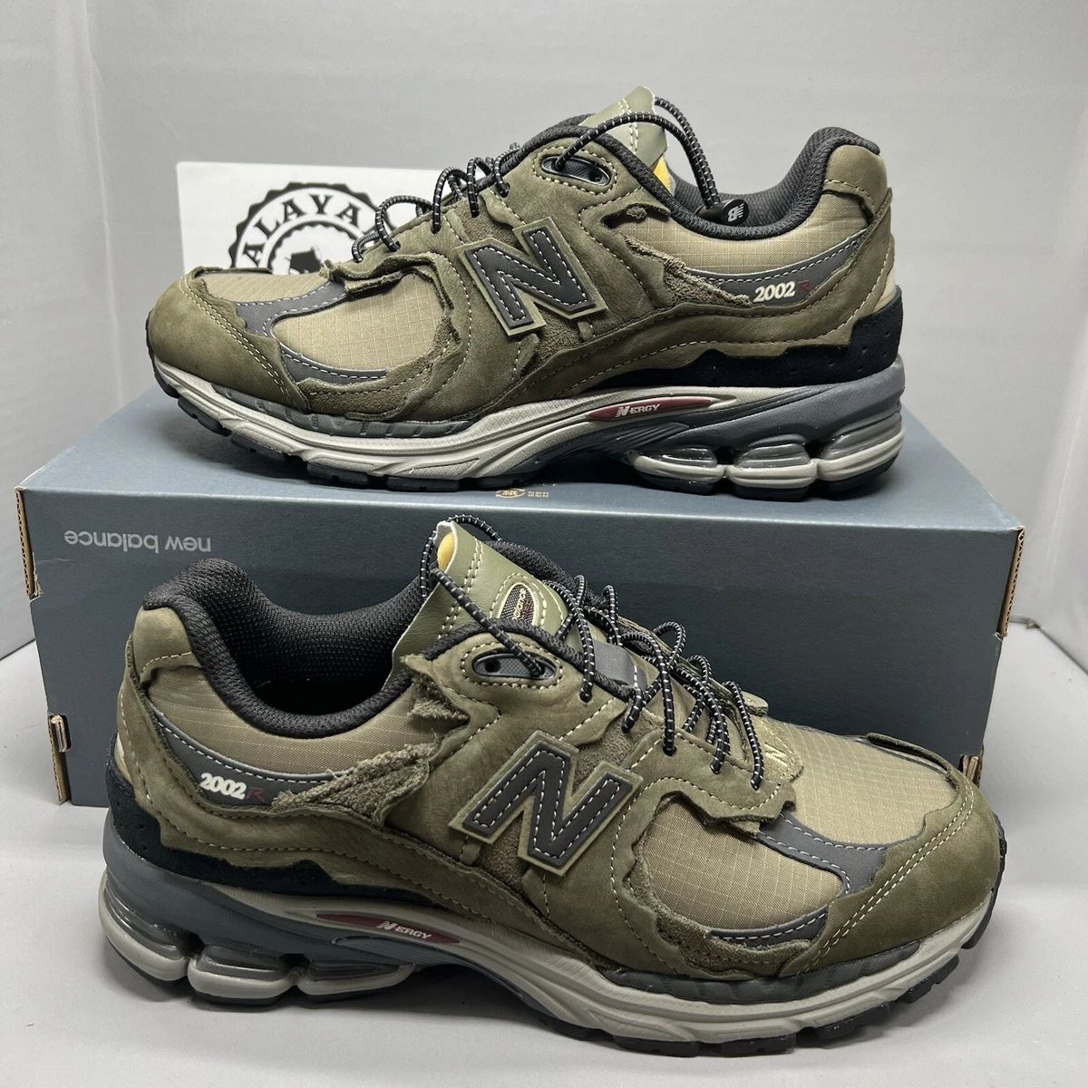 New Balance 2002R Vintage Leather Pack - Green for Sale