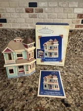 Hallmark Nostalgic Houses and Shops - #22 VICTORIAN HOME - 2005 with box