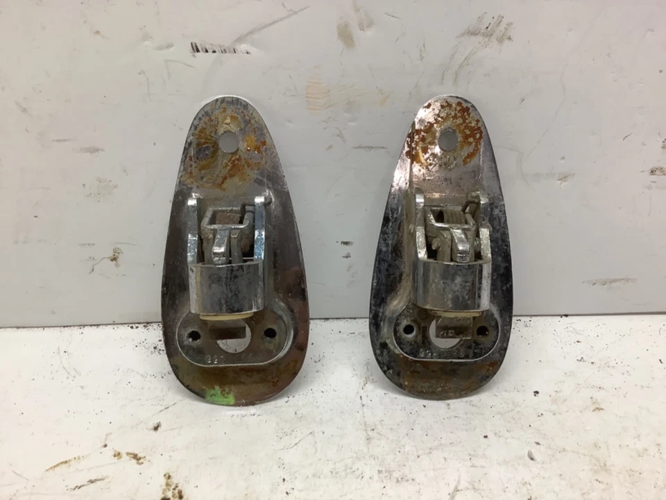 1963-1967 Corvette верхняя дека крышка защелка General Motors #3838258 OEM б/у b - Изображение 2 из 2