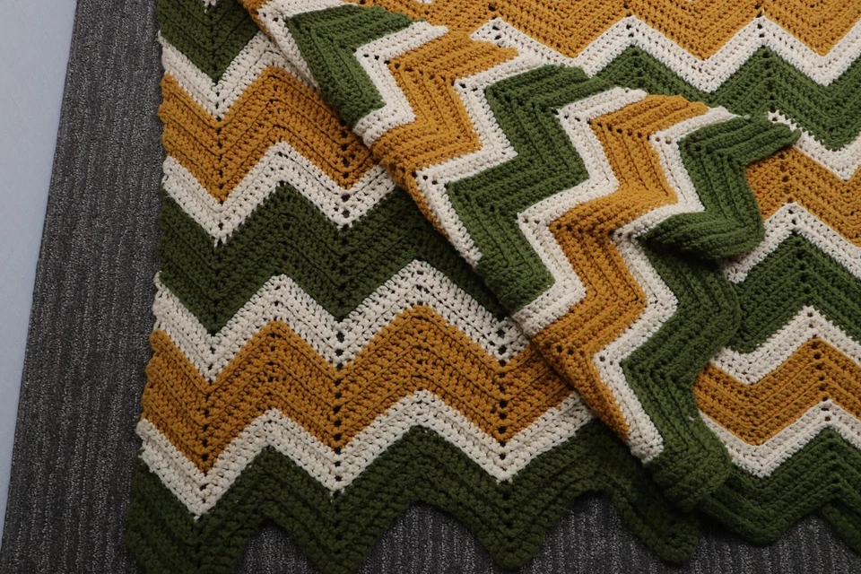 Manta afgana vintage hecha a mano abuela Chevron crochet tejida verde amarillo 64x37 Foto 3 de 4