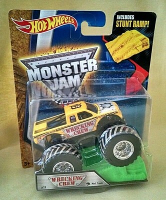 WRECKING CREW MONSTER TRUCK HOT WHEELS MONSTER JAM 1:64 MUD TREAD STUNT RAMP.