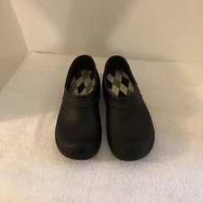 CROCS DUAL COMFORT WOMENS NON-SKID WORK CLOGS. PRE-OWNED. SIZE 8. Black