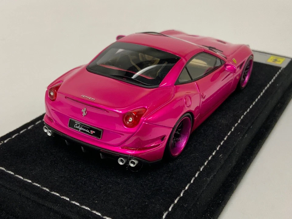 1/43 Looksmart Ferrari California T in Flash Pink Alcantara Base LS431SC - Image 4 of 4