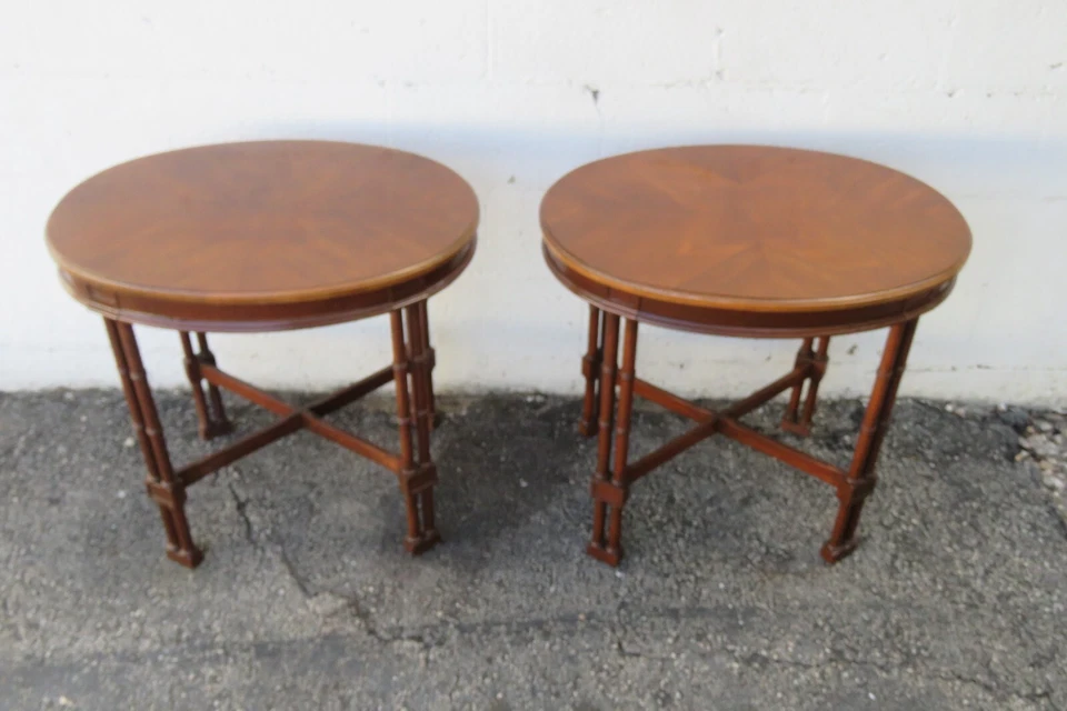 Mesas auxiliares Hollywood Regency un par 5966 Foto 2 de 4