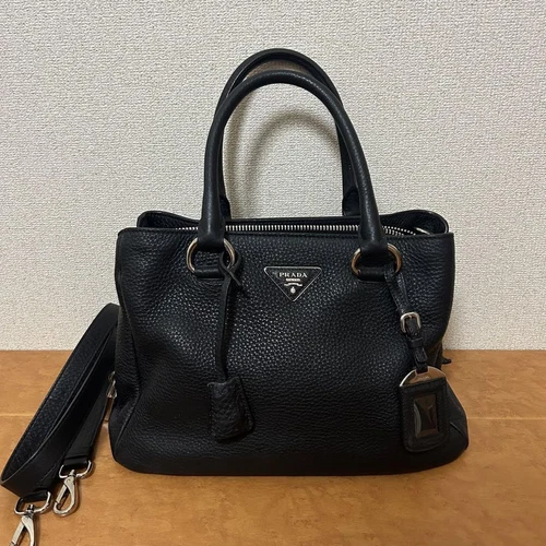 Sac à main Prada Prada sac à bandoulière en cuir noir élégant mode fourre tout