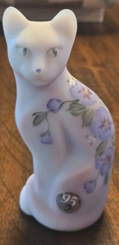 Fenton Stylized Cat Burmeas Glass 95th Anniversary HP By M. Young LE 3255/4750
