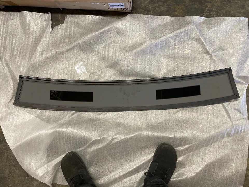 OEM 2014-2016 HYUNDAI GENESIS FRONT PANORAMIC SUNROOF GLASS PANEL 81620B1000 - Image 4 of 4