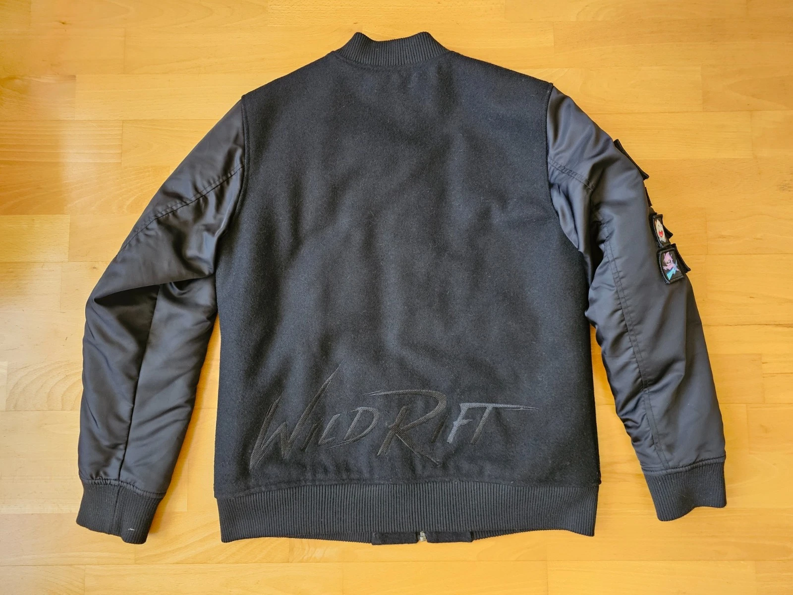 Riot Games League of Legends Wild Rift Varsity Bomber Jacket Black XS Rare - product detail image 3