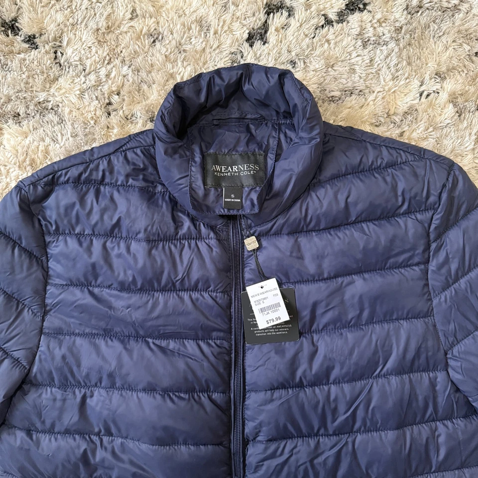 Chaqueta acolchada azul marino Kenneth Cole para hombre talla pequeña Foto 2 de 4