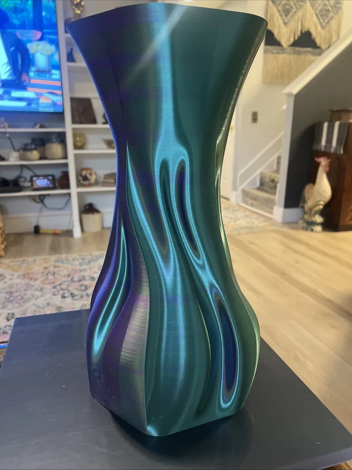 Florero súper genial de 16 pulgadas de alto impreso en 3D púrpura y verde! Único en su clase. Foto 4 de 4