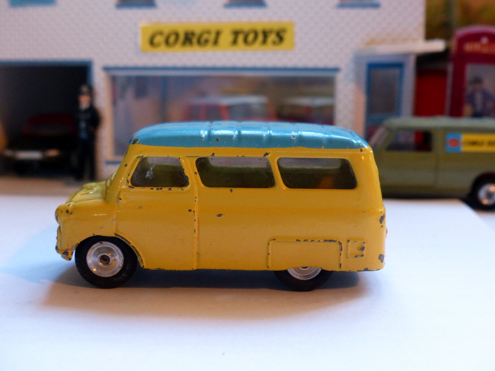 Corgi 404, Bedford Dormobile - Free Price Guide & Review