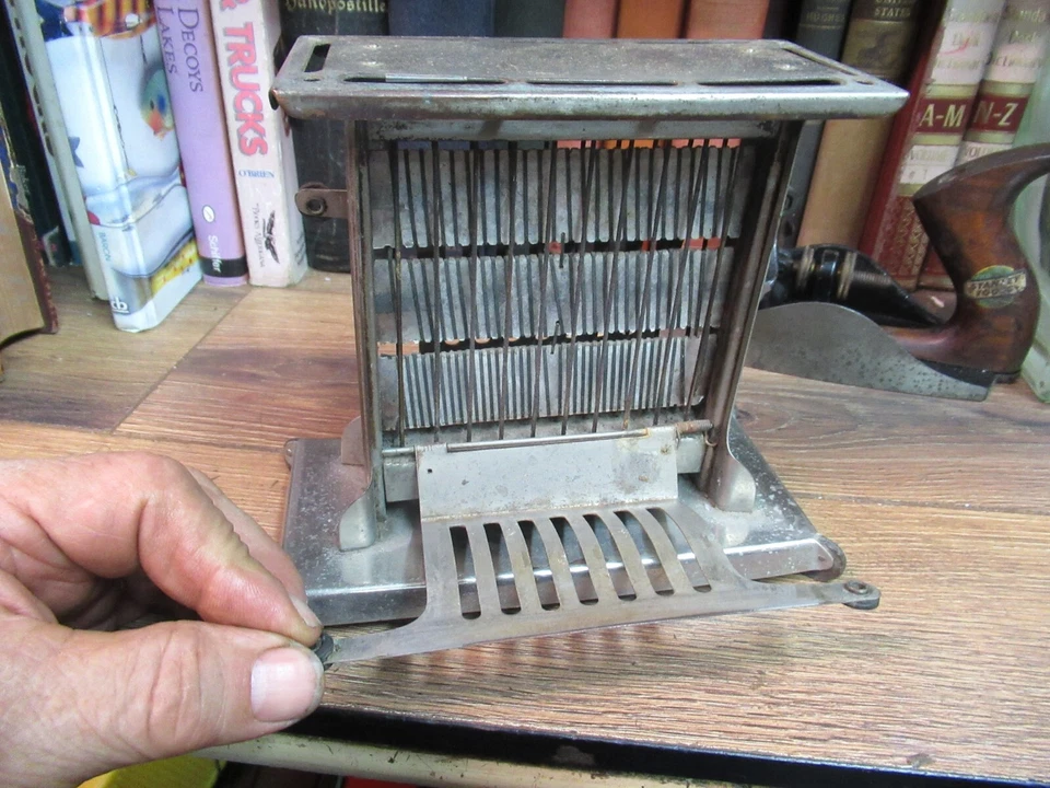 Antique Universal Toaster Landers Frary Clark Circa 1915 NO CORD ART DECO BREAD - Image 2 of 4