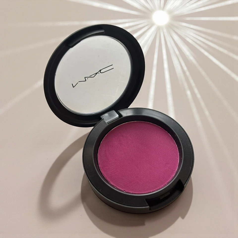M·A·C Powder Blush Fard à Joues, shade: MAGENTA - 0.21 oz original TALC formula - Image 3 of 4