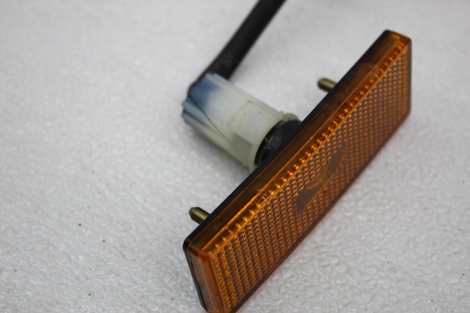 99-01 FERRARI 456 M FRONT SIGNAL MARKER LIGHT REFLECTOR