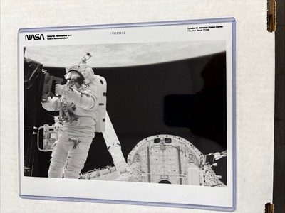 NASA Challenger 41-C James Van Gotten EVA satellite Repair Press Photo