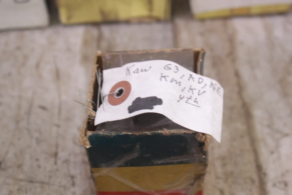 Kawasaki F8 1971 caja de pistones lote de 10 de diferentes tamaños Foto 2 de 4