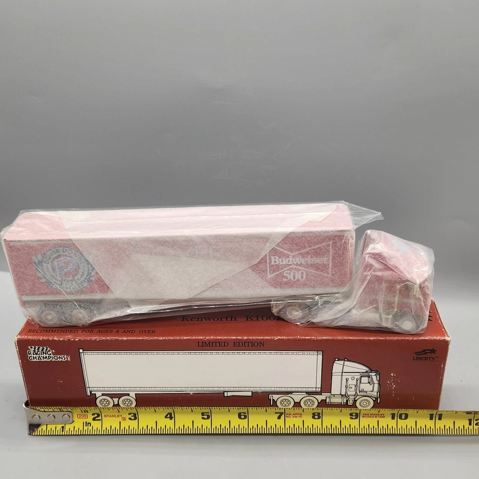 Banco de monedas Liberty Classics Kenworth K100E Budweiser 500 Die-Cast Truck 1/64 Foto 4 de 4