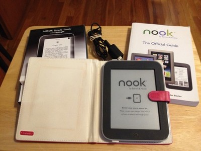 Barnes & Noble Nook Simple Touch GlowLight  bundle, cover and  instruction book