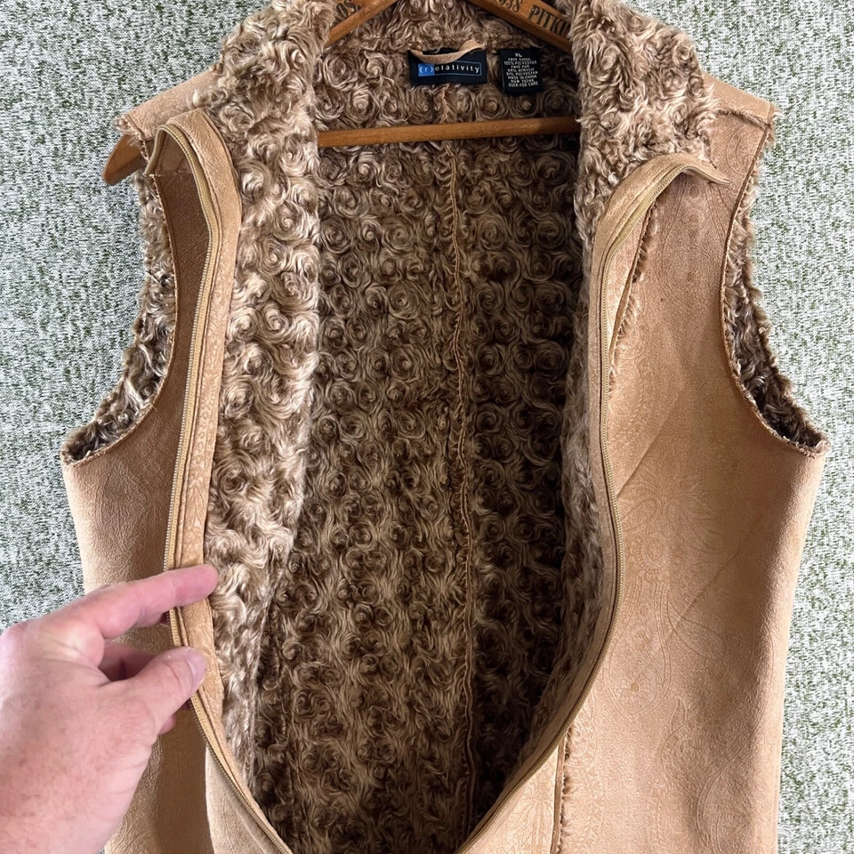 Colete Relativity Feminino com Zíper XL Bege Sem Mangas Pele Sintética Camurça Forrada Macia Casual - Imagem 4 de 4