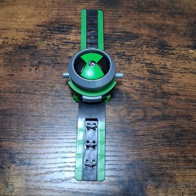 Bandai Ben 10 Ten Tennyson Omnitrix Illuminator Projector Watch No Disc