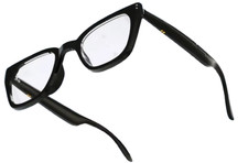 Black smart glasses / battery life up to 7 hours / proprietary USB cable