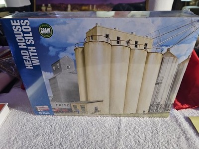 HO Modern Grain Head House w/8 Silos *Kit* Walthers Cornerstone 933-2942