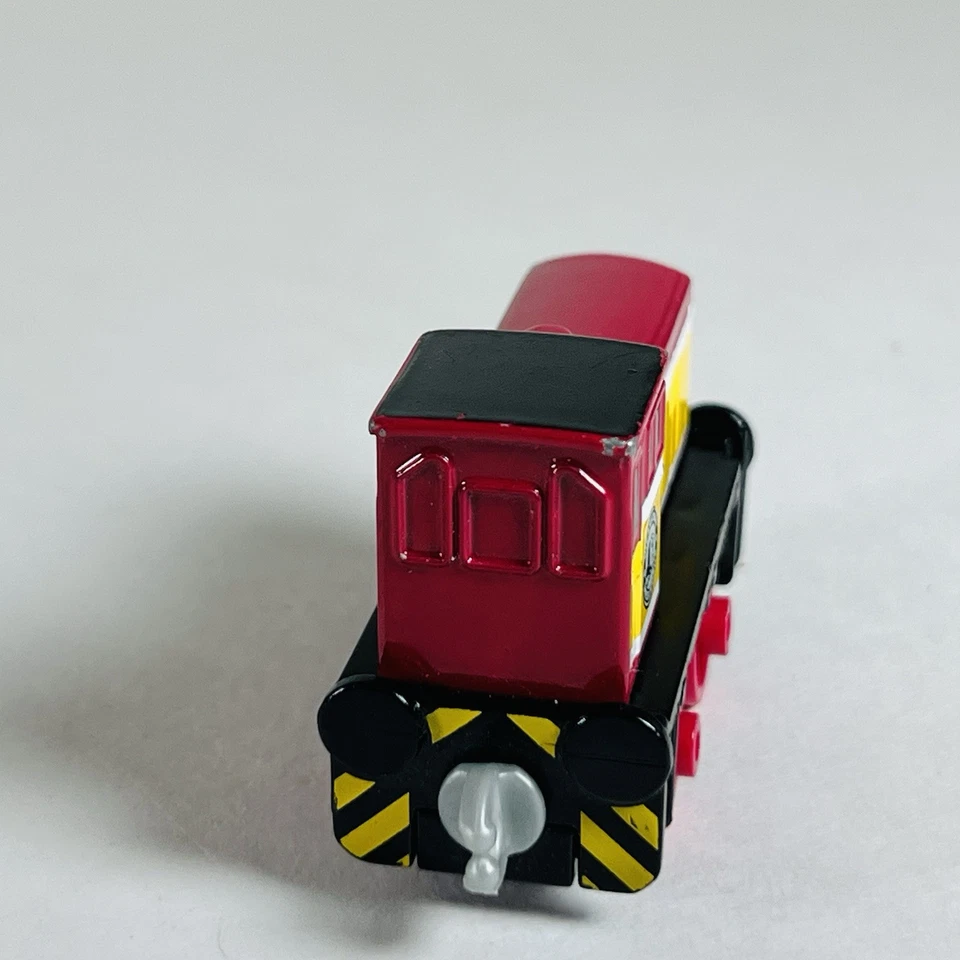 Motor de tanque de dardos Thomas el tren ganchos de plástico fundido a presión amigos aventuras Foto 4 de 4